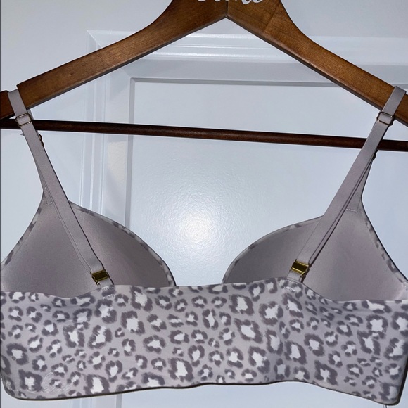 32C Incredible by Victoria Secret Lined Demi Front close bra - Picture 4 of 5